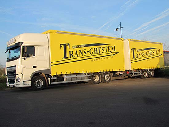 Camion Trans-Ghestem avec une remorque