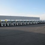 plusieurs camion Trans-Ghestem en ligne